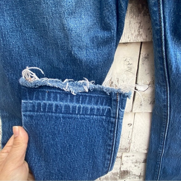 Levi’s 501 Distressed Button Fly Raw Hem Jeans - Picture 4 of 8